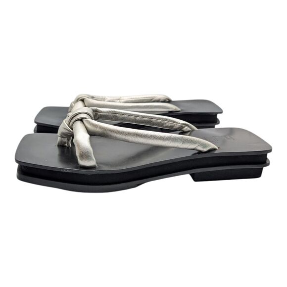 Martinez Roque Silver Sandals Flats Metallic Knot Detail Slip-On US 8.5 - Picture 4 of 16